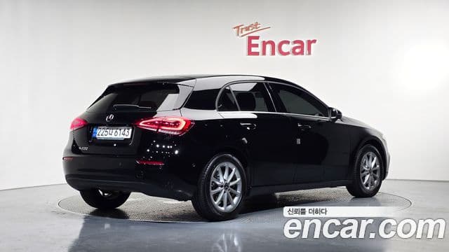 Mercedes-Benz A-Class 2019 — ფოტო 2/20