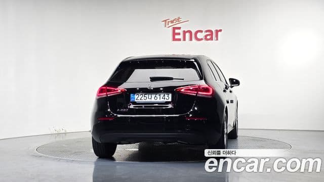Mercedes-Benz A-Class 2019 — ფოტო 4/20