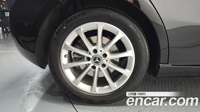 Mercedes-Benz A-Class 2019 — ფოტო 5/20