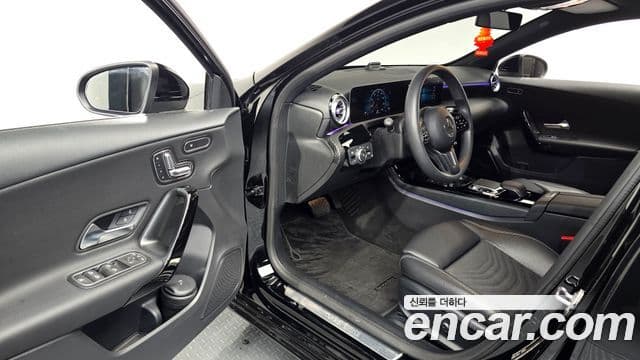 Mercedes-Benz A-Class 2019 — ფოტო 10/20