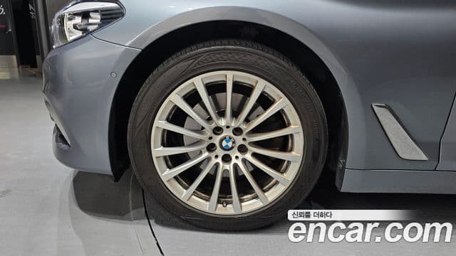BMW 5 Series 2019 — ფოტო 5/20