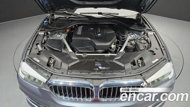 BMW 5 Series 2019 — ფოტო 6/20