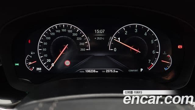 BMW 5 Series 2019 — ფოტო 8/20
