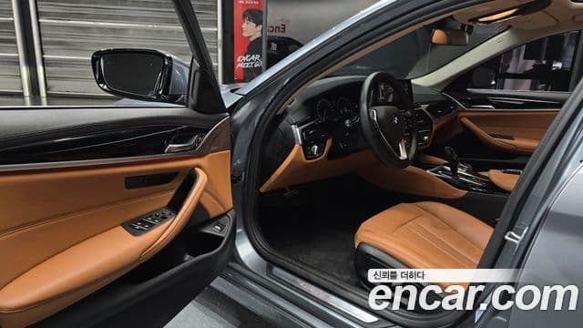 BMW 5 Series 2019 — ფოტო 10/20