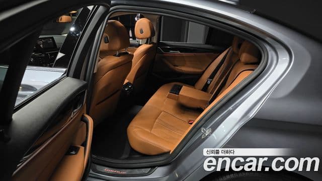 BMW 5 Series 2019 — ფოტო 12/20