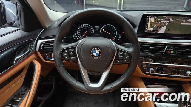 BMW 5 Series 2019 — ფოტო 13/20