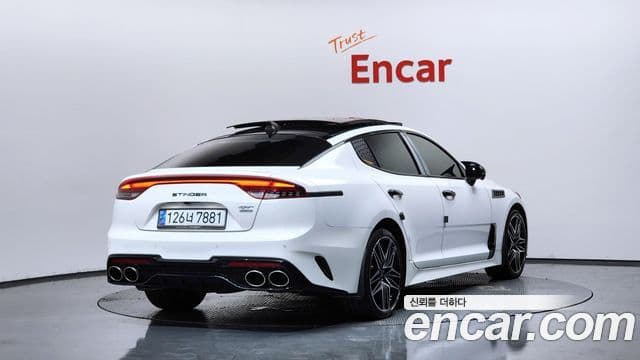 Kia Stinger 2020 — Фото 1/20