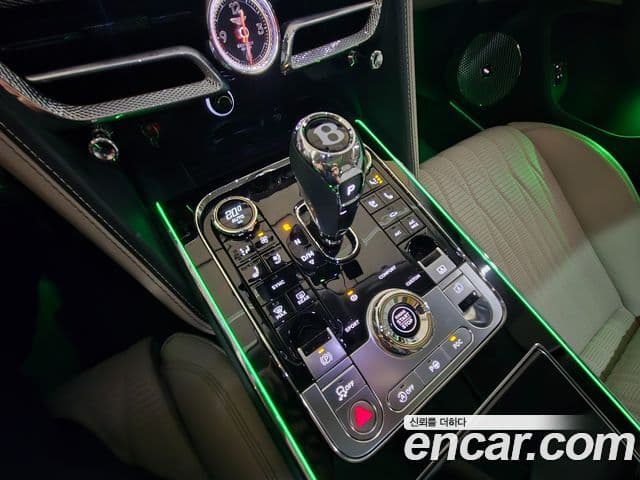 Bentley Flying Spur 2024 — ფოტო 13/20