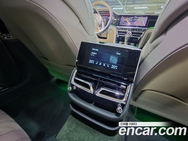 Bentley Flying Spur 2024 — ფოტო 14/20