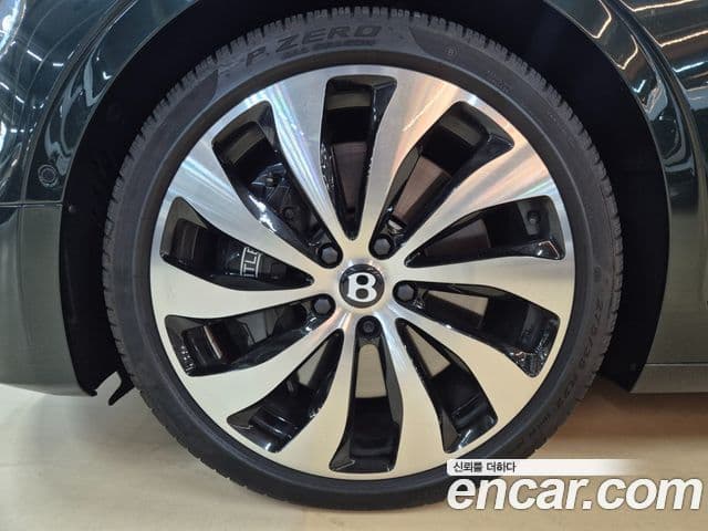 Bentley Flying Spur 2024 — ფოტო 18/20