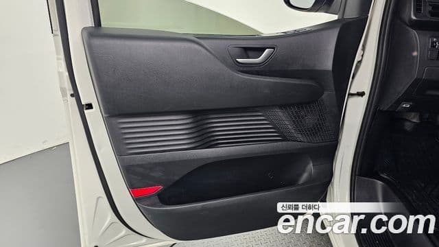 Hyundai Staria 2021 — Şəkil 23/31