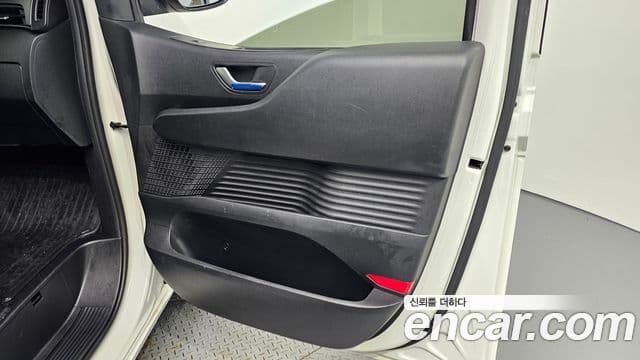 Hyundai Staria 2021 — Şəkil 28/31