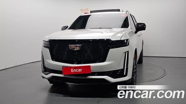 Cadillac Escalade 2023 — ფოტო 2/20