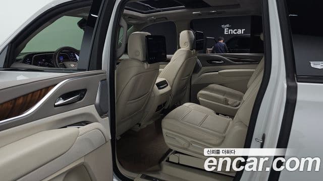 Cadillac Escalade 2023 — ფოტო 11/20