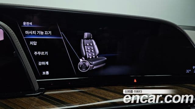 Cadillac Escalade 2023 — ფოტო 17/20