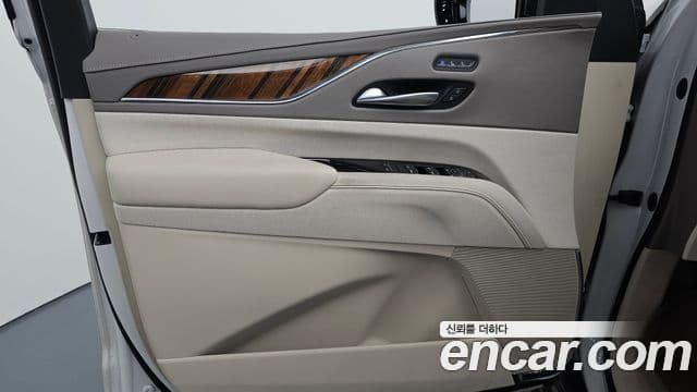 Cadillac Escalade 2023 — Photo 26/36