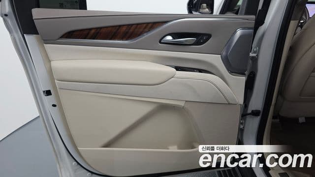 Cadillac Escalade 2023 — Photo 12/36