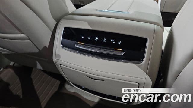 Cadillac Escalade 2023 — Photo 22/36