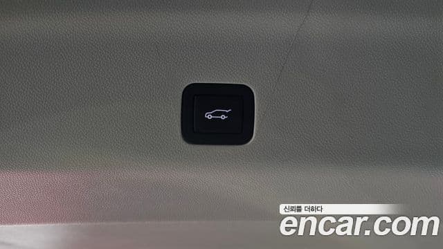 Cadillac Escalade 2023 — Photo 8/36