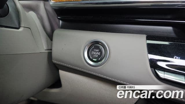 Cadillac Escalade 2023 — Photo 28/36