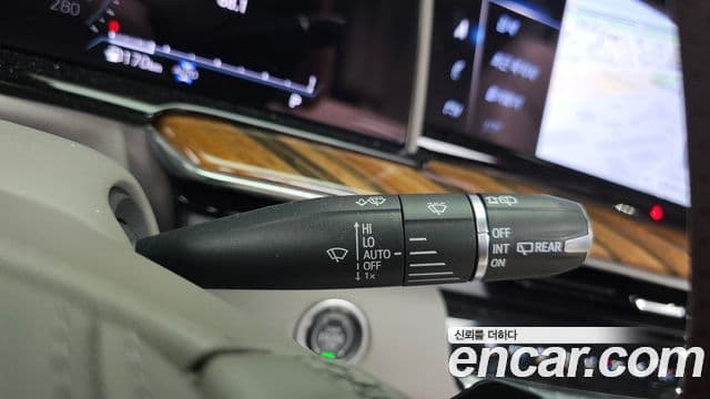 Cadillac Escalade 2023 — Photo 25/36