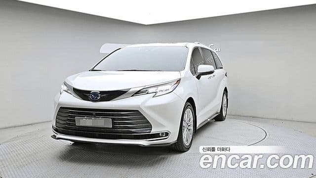 Toyota Sienna 2023 — Фото 18/18