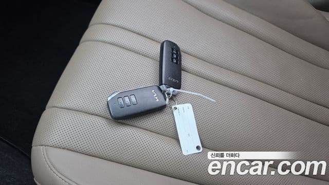 Kia K8 2022 — Şəkil 18/20