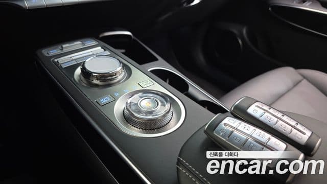 Genesis GV70 2022 — Şəkil 9/20