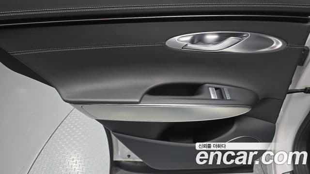 Genesis GV70 2021 — Şəkil 30/33