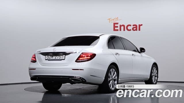 Mercedes-Benz E-Class 2018 — ფოტო 2/20