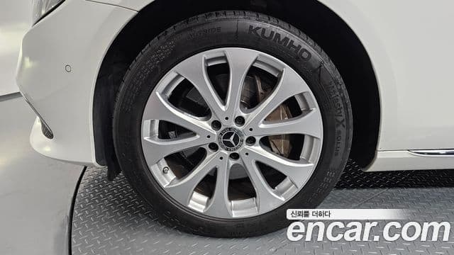 Mercedes-Benz E-Class 2018 — ფოტო 5/20