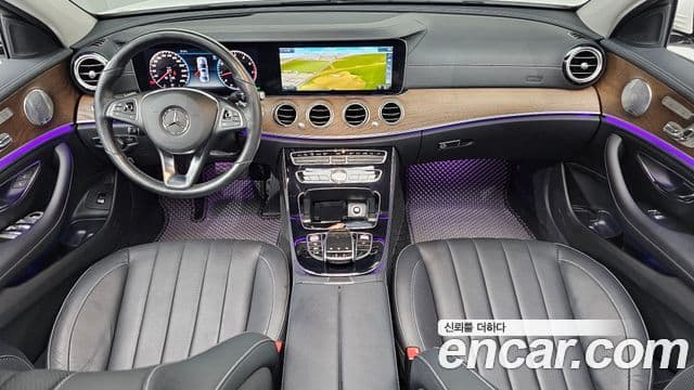Mercedes-Benz E-Class 2018 — ფოტო 7/20