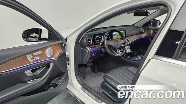 Mercedes-Benz E-Class 2018 — ფოტო 10/20