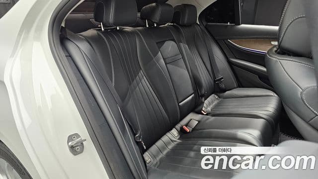 Mercedes-Benz E-Class 2018 — ფოტო 11/20