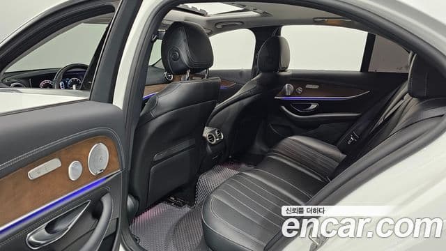 Mercedes-Benz E-Class 2018 — ფოტო 12/20