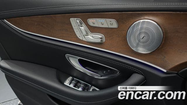 Mercedes-Benz E-Class 2018 — ფოტო 14/20