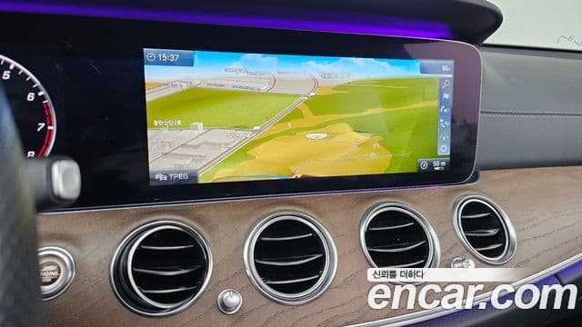 Mercedes-Benz E-Class 2018 — ფოტო 16/20