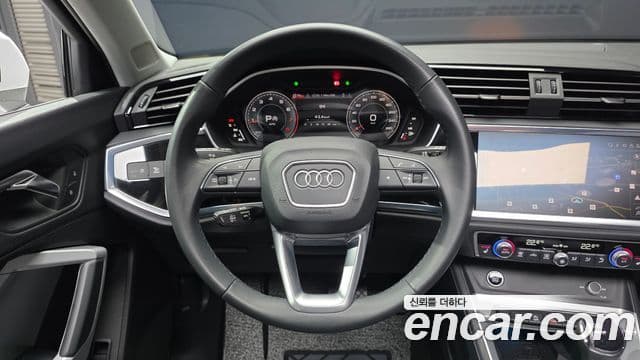 Audi Q3 2023 — ფოტო 13/20