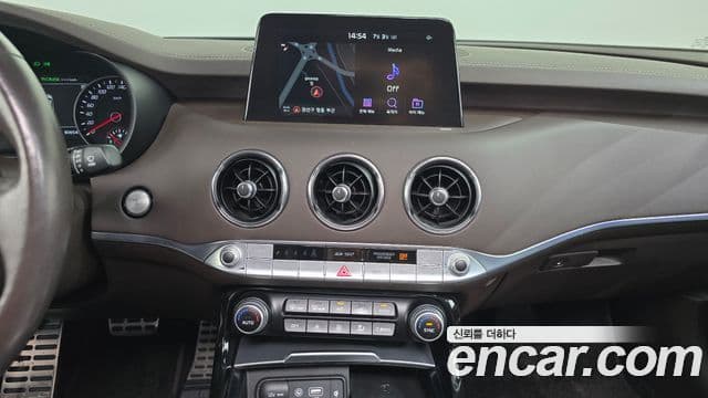 Kia Stinger 2019 — Фото 13/20