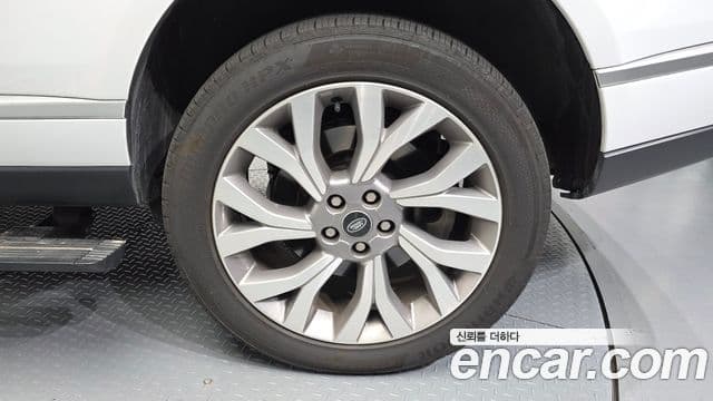 Land Rover Range Rover 2022 — ფოტო 5/20