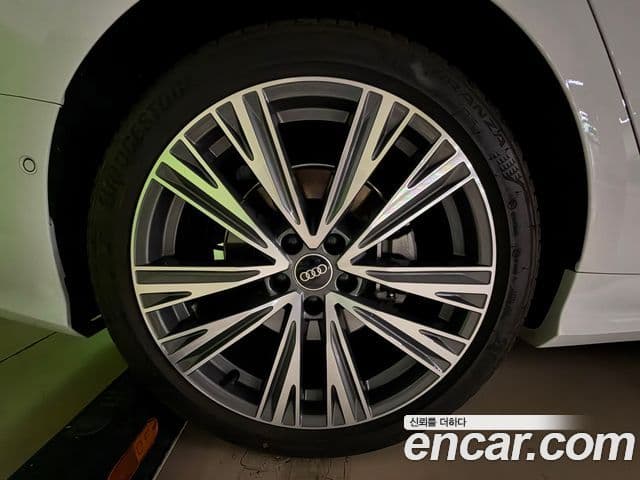 Audi A6 2022 — ფოტო 5/13