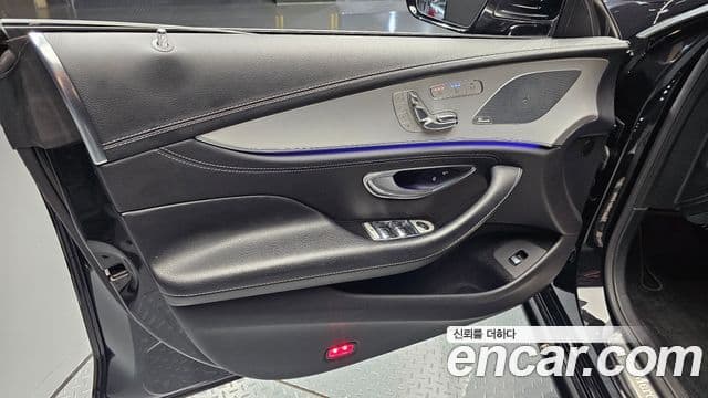 Mercedes-Benz CLS-Class 2019 — Photo 32/36