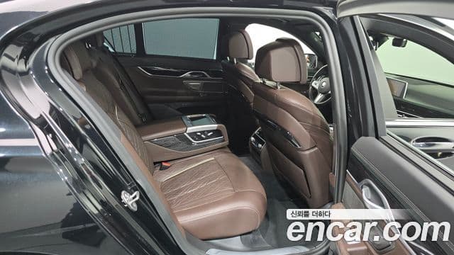 BMW 7 Series 2020 — ფოტო 17/20