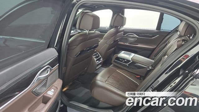 BMW 7 Series 2020 — ფოტო 16/20