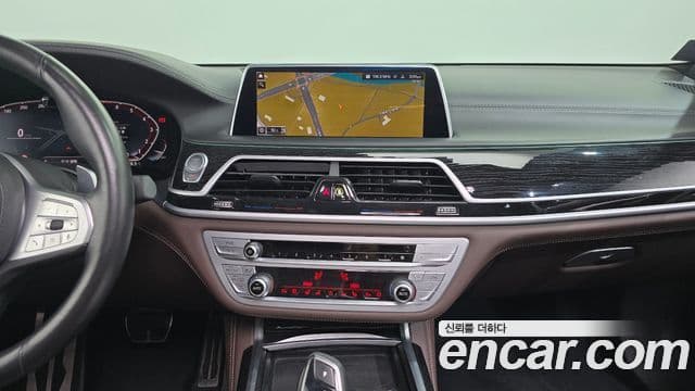 BMW 7 Series 2020 — ფოტო 13/20