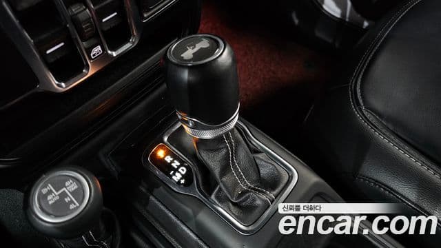 Jeep Wrangler 2022 — ფოტო 8/20