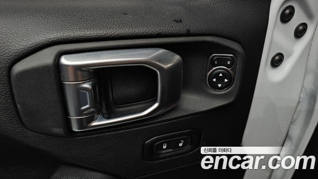 Jeep Wrangler 2022 — ფოტო 13/20