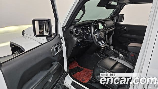 Jeep Wrangler 2022 — ფოტო 16/20