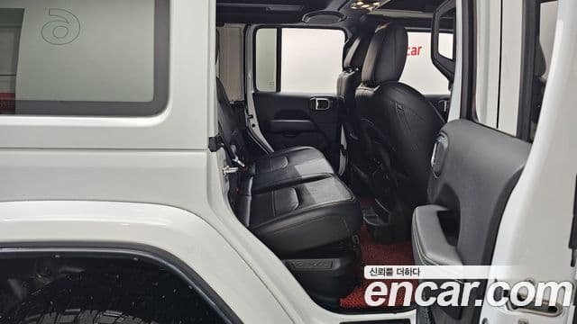 Jeep Wrangler 2022 — ფოტო 19/20