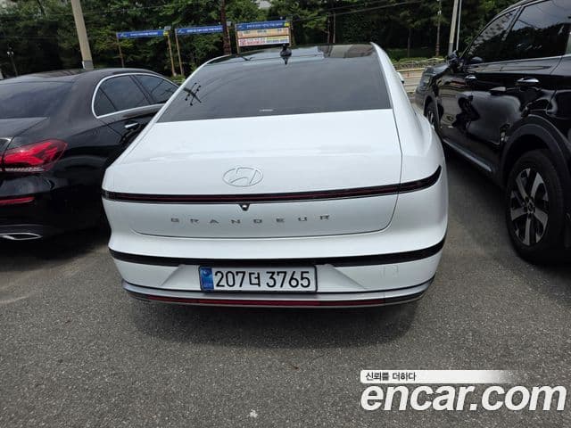 Hyundai Grandeur 2023 — ფოტო 17/20